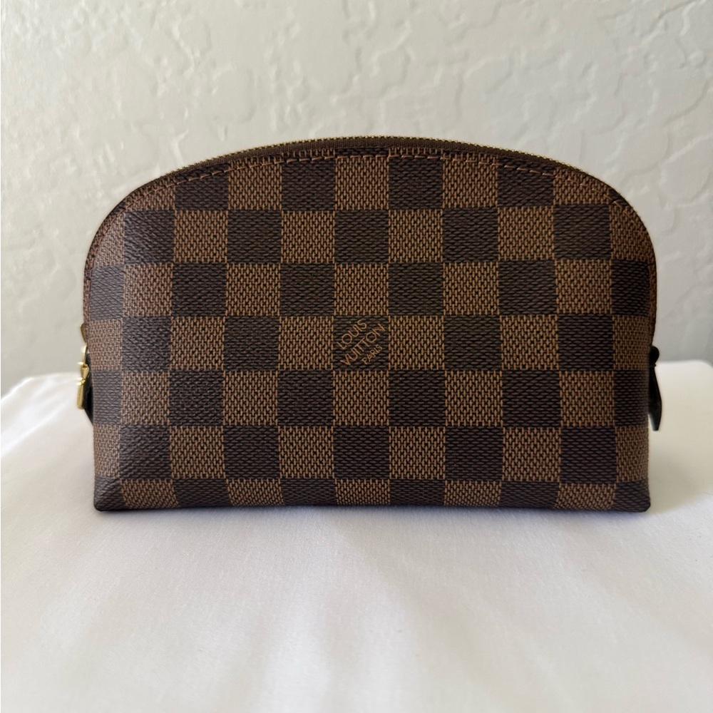 ✨ Authentic Louis Vuitton Damier Ebene Cosmetic Pouch 🤎♥️